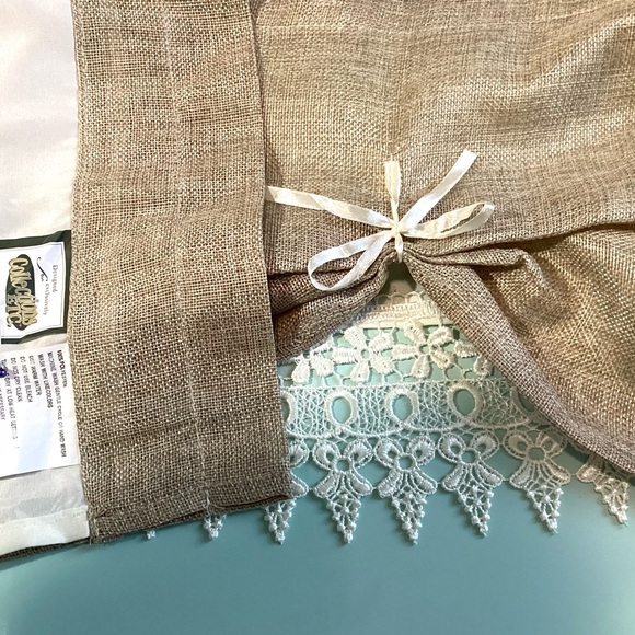 Collection etc 2 pieces beautiful valances 14 1/2”x 57 1/2” - Picture 3 of 4